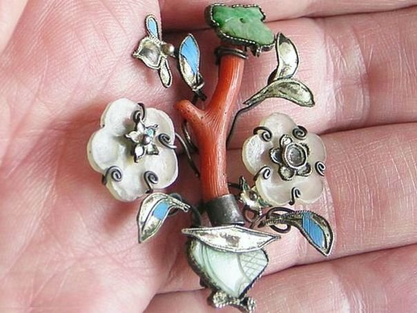 Flower 17 set in a gilt silver mounting with coral - (4111)
